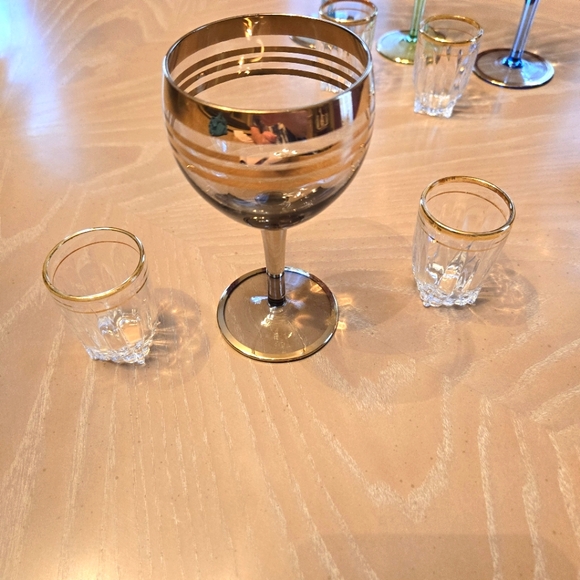 Vintage Gold Band 5-Piece Stemware Wine Glasses & 4-Piece Shot Glasses - Picture 5 of 16